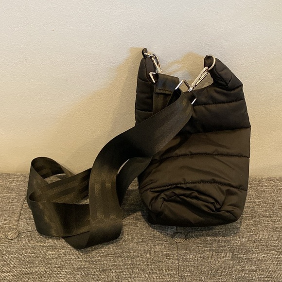 Black Crossbody Bag Meant To Hold Water Bottle Perfect For Walking - Picture 3 of 5